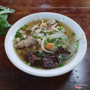 Phở gà đùi lòng.