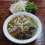 Phở gà đùi lòng.