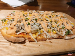 crispy pizza ( ko nhớ tên món )