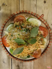 Com chiên hải sản đậm đà, giòn, ngon