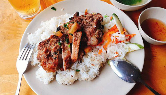 Cơm Bình Dân Cô Sáu - Huỳnh Tấn Phát