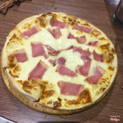 pizza phô mai thịt hun khói