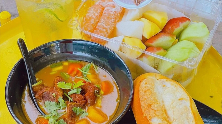 Bữa Ăn Hoàn Hảo - Bánh Mì Bò Sốt Vang, Hoa Quả & Nước Ép - Ngõ Lệnh Cư