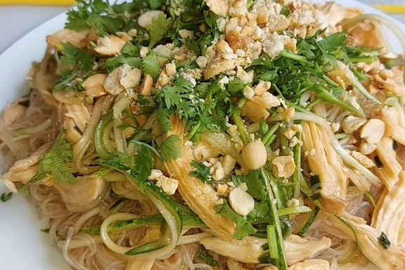 Bé Nga - Bún Gà, Miến Trộn & Xôi Gà