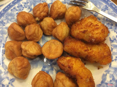 Một phần cá viên gà chip