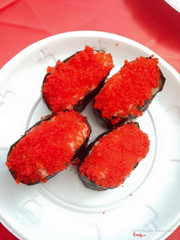 sushi trứng tôm
