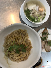 Hủ tíu mì khô thập cẩm