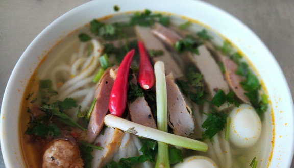 Cô Chinh - Bánh Canh