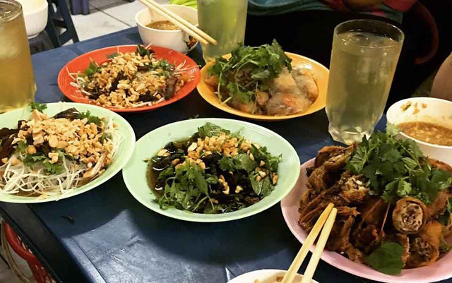 Thạch Hoan - Bún Chả & Nộm - 43 Hàng Buồm