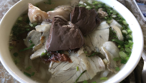 Tường Vy - Bánh Canh Giò Heo