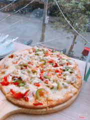 Pizza ngập ngụa nhân và cheese lun 🙆❤️ đến bành ngon và k bị khô chút nào ❤️ giá cả lại vô cùng hợp lí👏 đây là pizza hải sản size M-8m giá 155k 💋💋💋