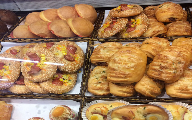 Nguyễn Sơn Bakery - Nguyễn Hữu Huân