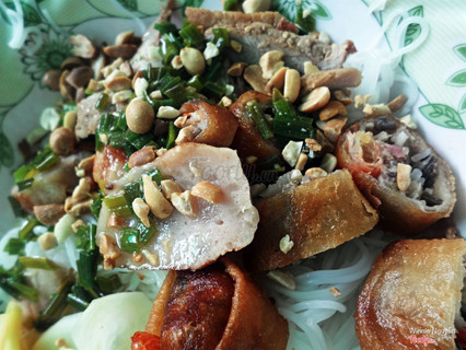 Bún thịt nướng ngon