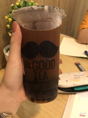 Topping: Trân châu đen. Mình nghĩ bạn nên thử trân châu trắng vì nó sẽ hợp và ngon hơn khi uống trà đào