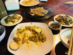 Nhân viên phục vụ kém, khó chịu , đồ ăn không thấm , nước chấm không có gì đặc sắc.Không gian hẹp , sẽ không tới lại lần 2 