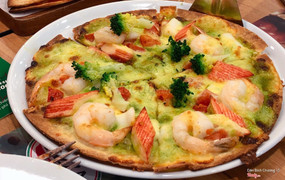 Pizza sốt Pesto hải sản đế mỏng