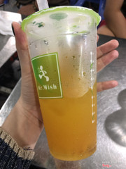 Đổi giùm cái c pha nước lớn lớn ở chi nhánh này. Là fan cứng mà cũng gãy vì chỉ. Bth quan sát thấy nhân viên pha bằng máy các thứ tối nay ghé mua chỉ đổ đâu 1 ly nước đường ngâm xoài cho m. Ko có vị gì hơn