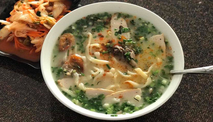 Huyền Hoàng - Cháo Canh Sườn Giò & Miến Trộn Gà Chọi