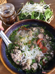 Bún riêu cua chuẩn vị.