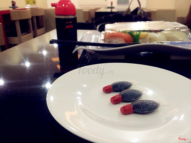 Mang về mới được xì dầu cá, tại tò mò quá nên cũng lúi húi xuống xin vài con chơi 😁 xì dầu tại chỗ không đậm đặc như xì dầu cá, nhưng tại chỗ thì ngon hơn :P