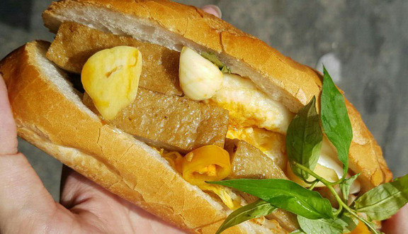 85 - Bánh Mì Chả Cá Nha Trang