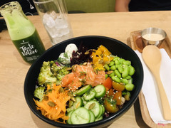 Salmon mango và sweetgreen