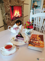 Trà ,bánh và sách