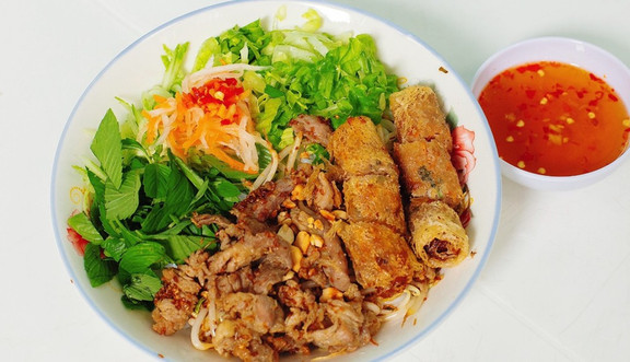 Tiệm Nhà Gõ - Bún Thịt Xào