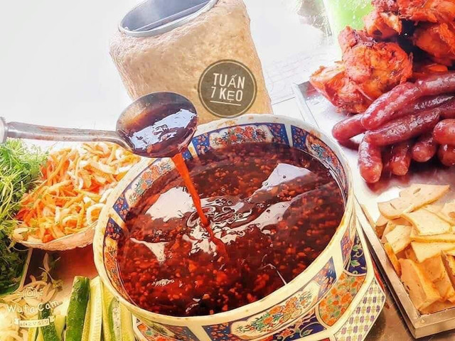 Tuấn 7 Kẹo - Bánh Mì, Xôi & Chè - 149 Hoàng Diệu 2