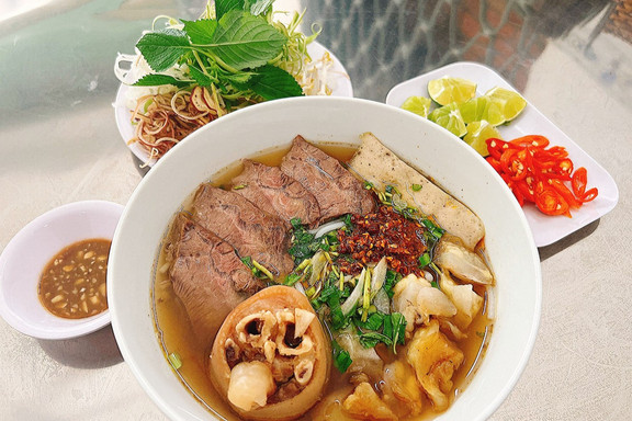 Quán Cát - Bún Bò & Bún Riêu - Hưng Đạo Vương