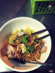 Mì tươi xá xíu tôm mực. Hải sản tươi xá xíu ăn vừa miệng k quá mặn. 30k/tô nha. Còn kèm theo chén súp nhưng đem ra sau nên mình k chụp dc. Nói chung k quá xuất sắc nhưng cũng ok lắm