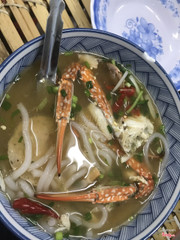Bánh canh ngon, tô có ghẹ 100k, ghẹ chắc. 