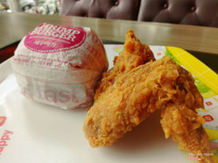 Mua buger tặng gà