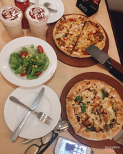 Pizza gà thập cẩm+ piazza cá ngừ