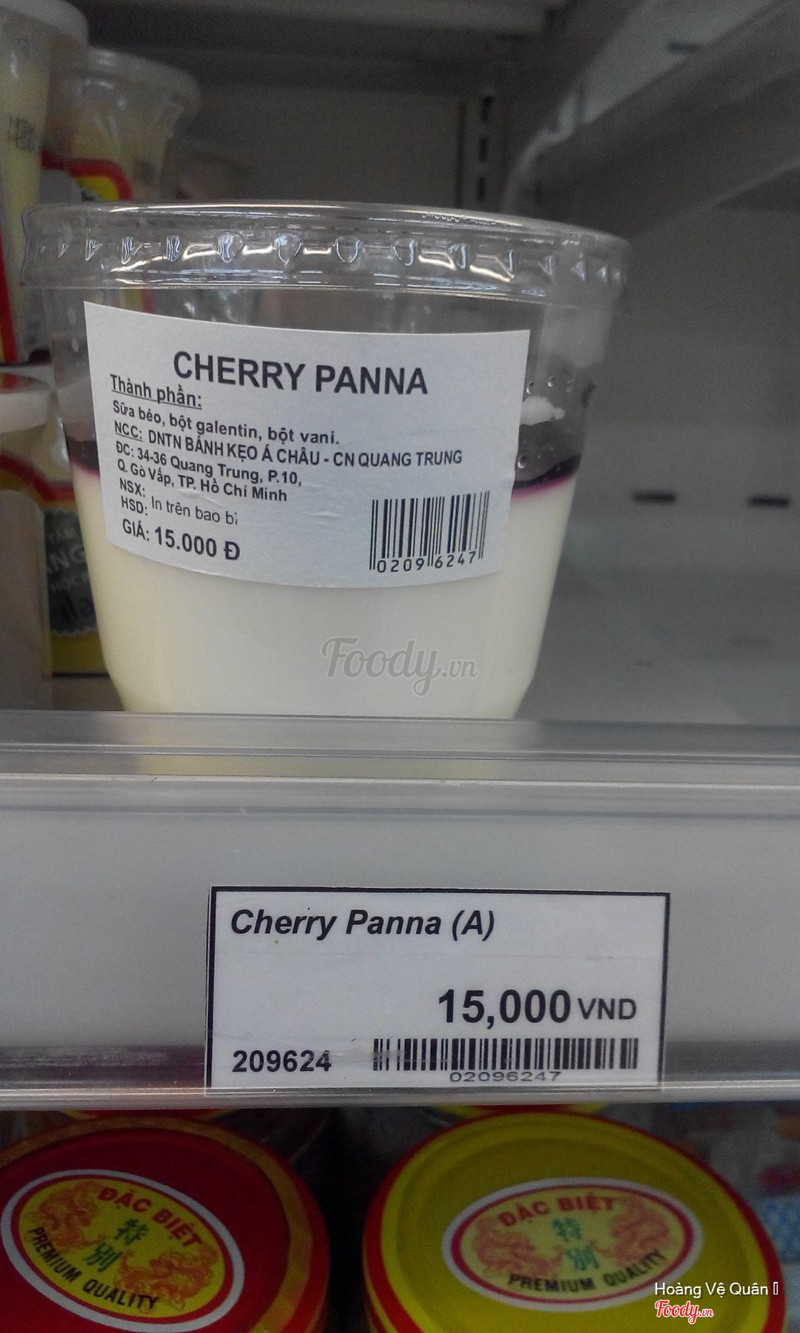 Panna cotta chưng trên kệ