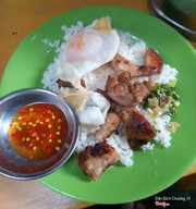 Sườn trứng ốp la