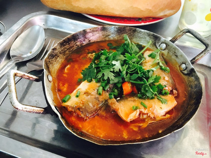 bánh mì chấm cá hộp