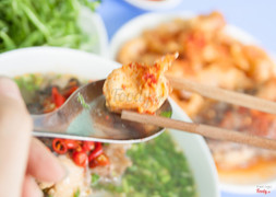 Thịt cá được um đậm đà hương vị