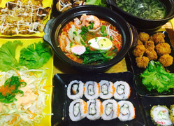Combo my ramen, sushi, banh xeo, salat
