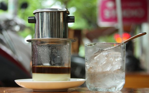 Ven Sông Cafe & Kem