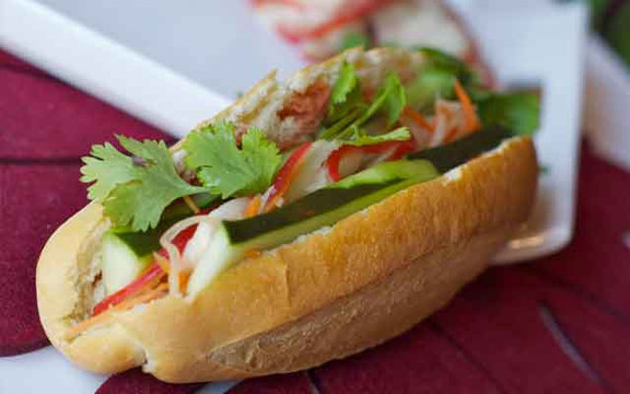 Anh Việt - Bánh Mì, Bánh Giò  - Vườn Lan