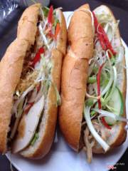 Bánh mì chả xá xíu & gà xé nước tương