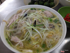 Bún thang - bát bún đầy đặn, hương vị khá ổn.