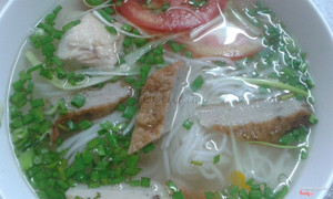 Cân cảnh bún chả cá