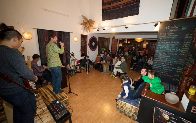 Bản Cafe