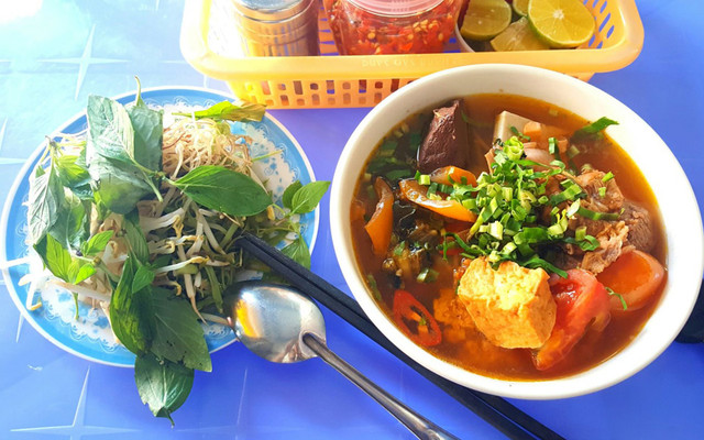 Bún Riêu Cua Giò Heo & Gỏi Cuốn