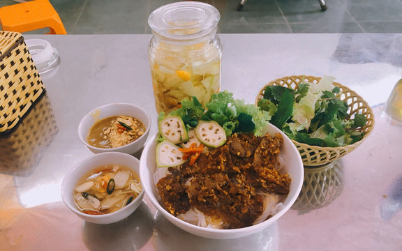 Lan Vinh - Bún Chả Nướng & Bún Bò Hầm