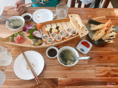 Quán ruột của chị e tui ,biết quán từ khi còn nằm ở đống đa cho đến trần phú sushi rất ngon bởi vì mình là 1 tín đồ ăn đồ nhật ,canh rong biển vừa miệng và thêm tôm tempura có thêm nấm kim châm chiên ngon tuyệt vời 😘😂
