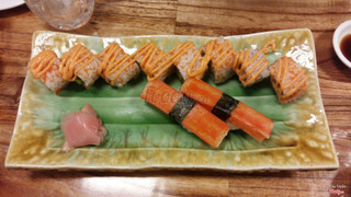 Cơm cuộn trứng + thanh cua