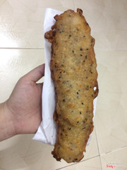 Chuối chiên, 10k, to, hơi tròn, có mè, có hương vị mật ong